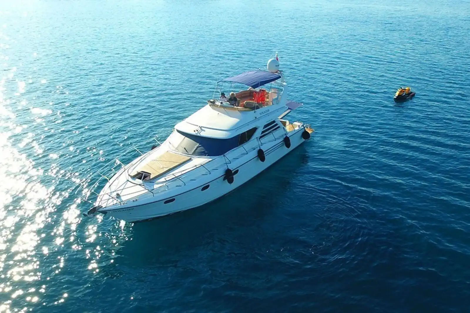 YACHT VOYAGER
